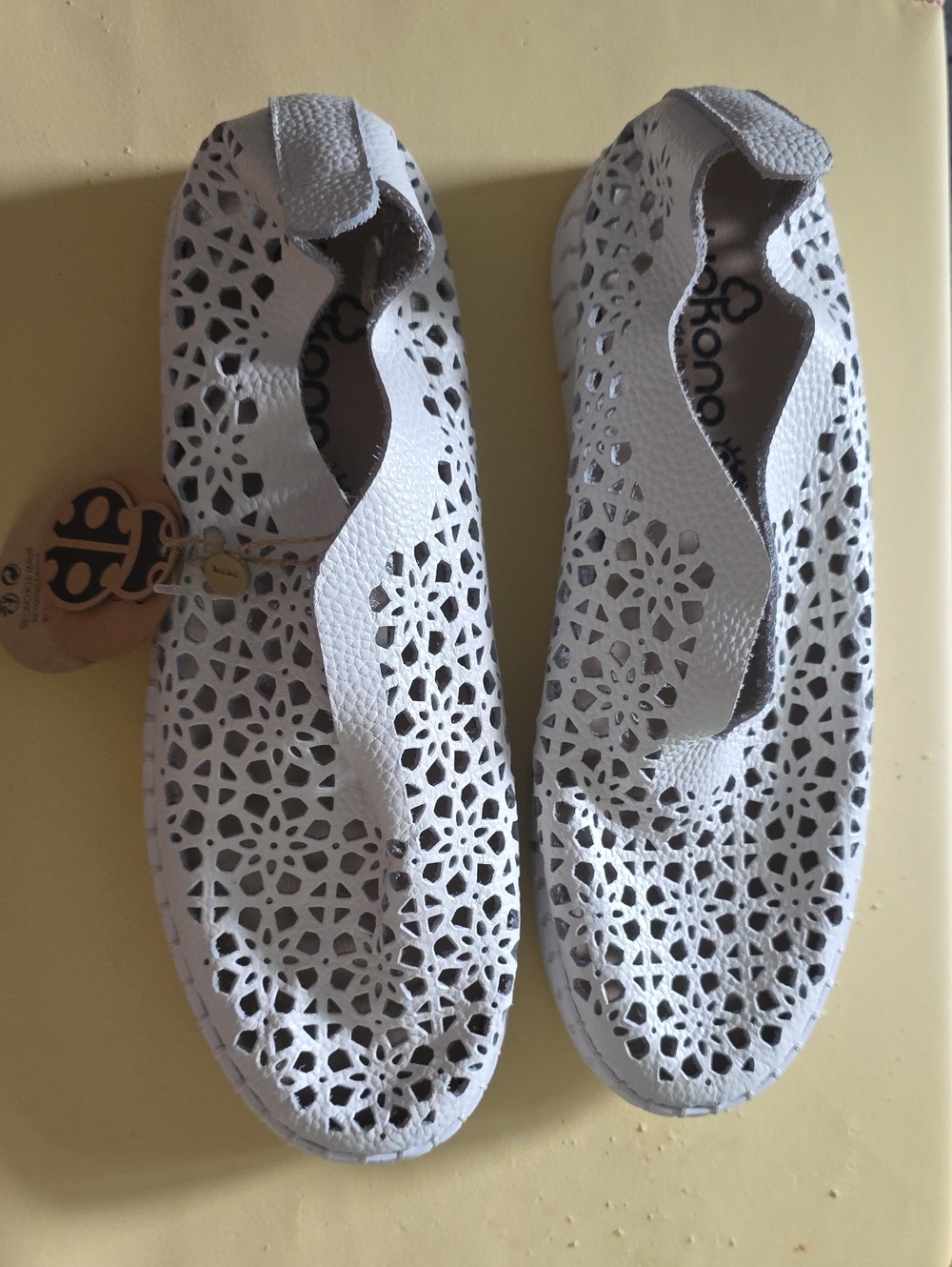 BRAND NEW Yokono White Slip Ons - Made In Spain - Real Genuine Leather